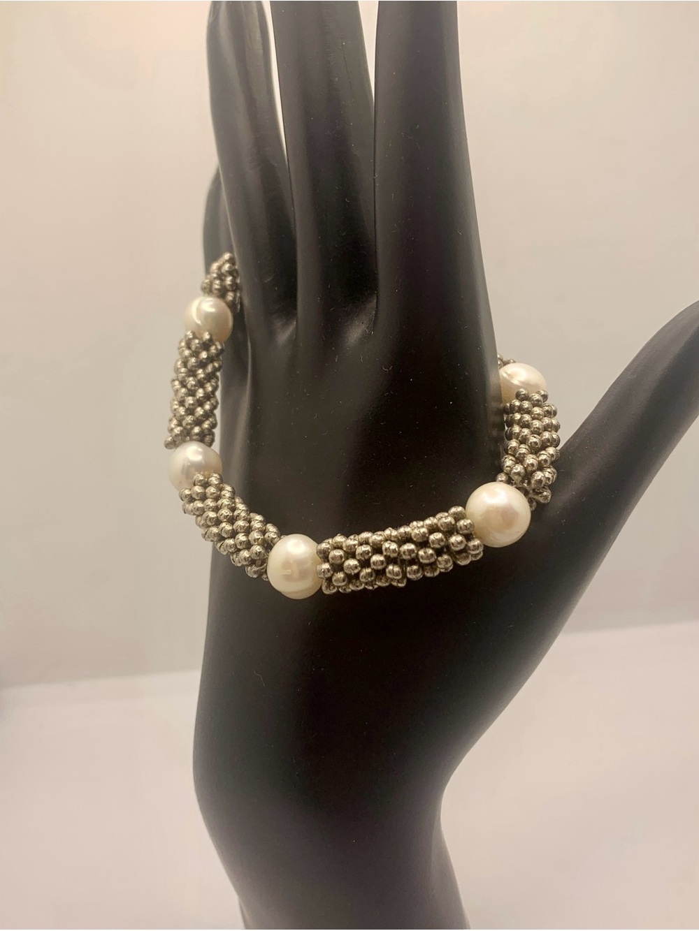 Elegant Pearl and Beaded Stretch Bracelet - Silver and White